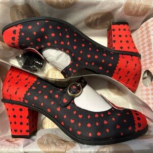 Hot Chocolate Design Queen of Hearts Mid Heels Size 38